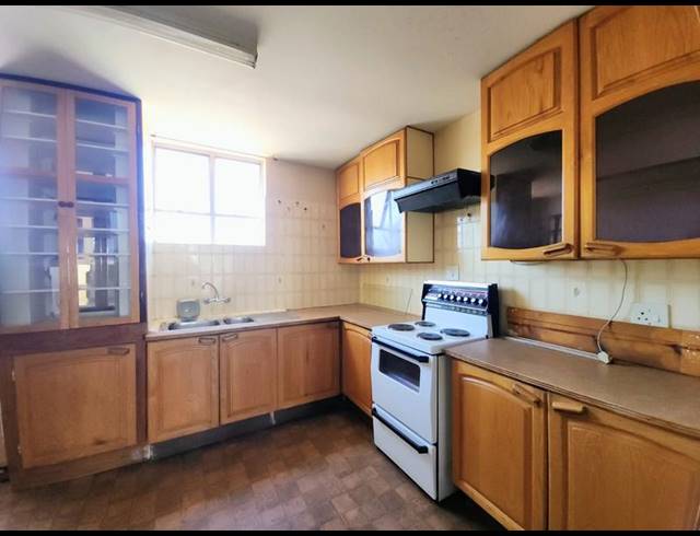 3 BEDROOM APARTMENT FOR SALE IN SINOVILLE